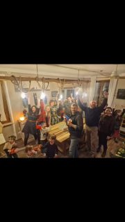 Arriviamo con due giorni di ritardo perché eravamo impegnati a festeggiare ♥️ che serata fantastica! I grazie non bastano! Che il 2026 ci tenga ancora tutti assieme, con i nostri progetti, la nostra amicizia e tutte le cose belle, e guadagnate, che già abbiamo♥️